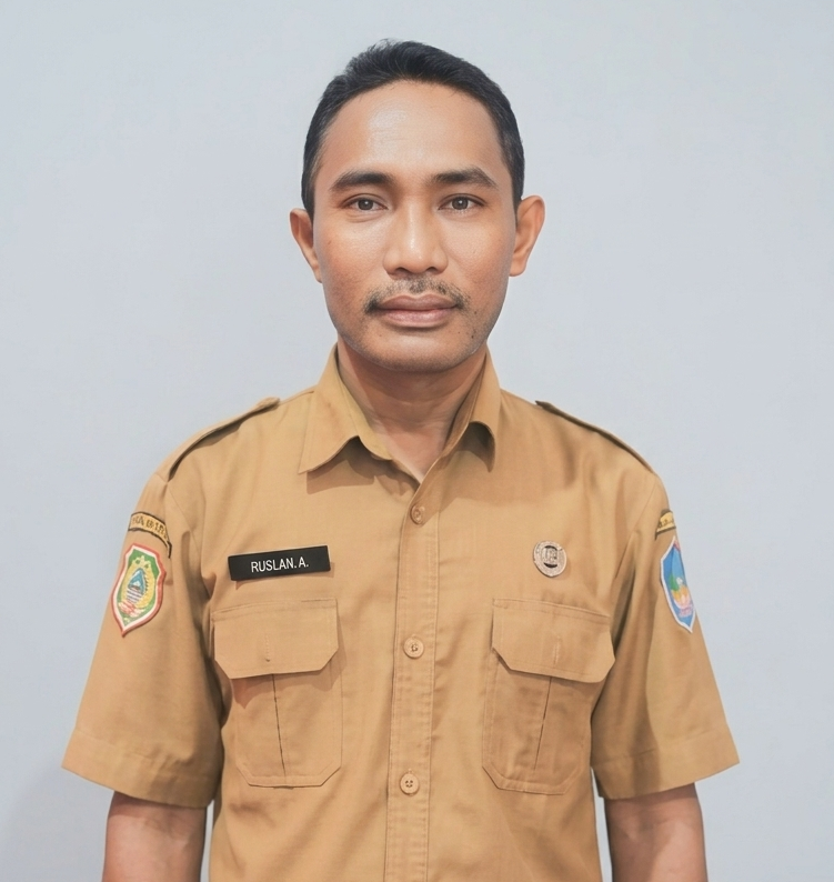 Ruslan Ahmad, S.IP